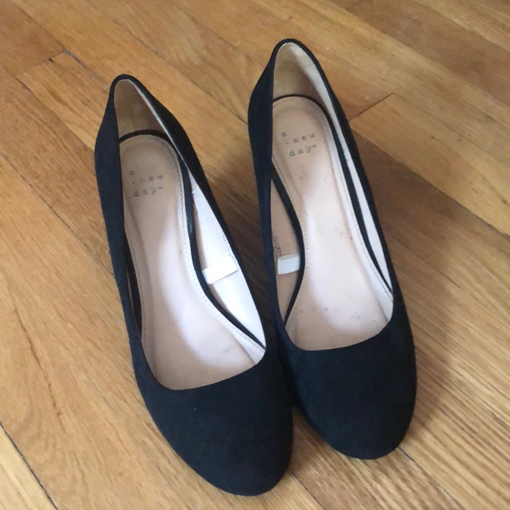 Black wedge heels